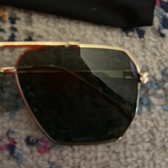 💖Butaby // gold frame hexagon sunglasses BNWOT - Picture 4 of 7